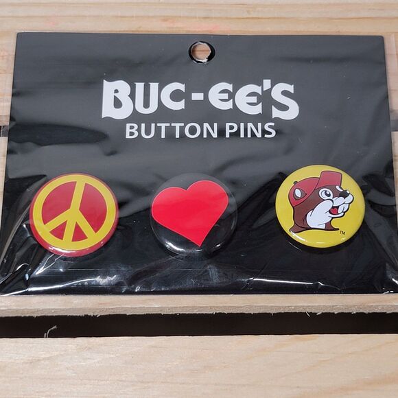 Buc-ee's Set Of 3 Button Pins: Peace, Love, Beaver NEW - Picture 1 of 3